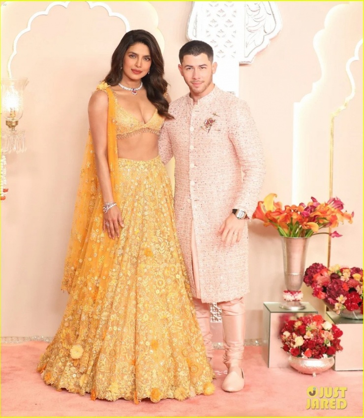 Vợ chồng ca sĩ Nick Jonas và người đẹp Priyanka Chopra từng đoạt Hoa hậu Thế giới 2000 cũng là khách mời tại sự kiện. Ảnh: JustJared