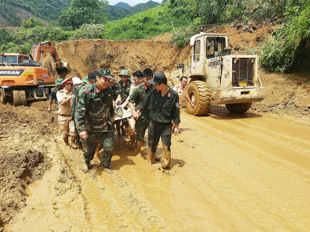 Sạt lở vùi lấp ôtô ở Hà Giang, 11 người chết - 8