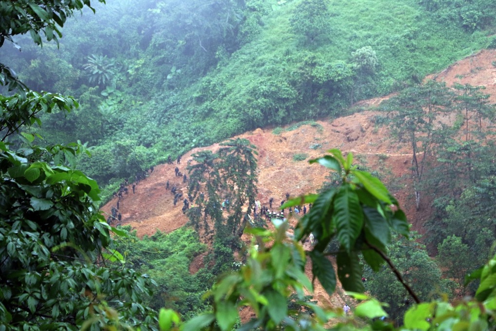 Sạt lở vùi lấp ôtô ở Hà Giang, 11 người chết - 22