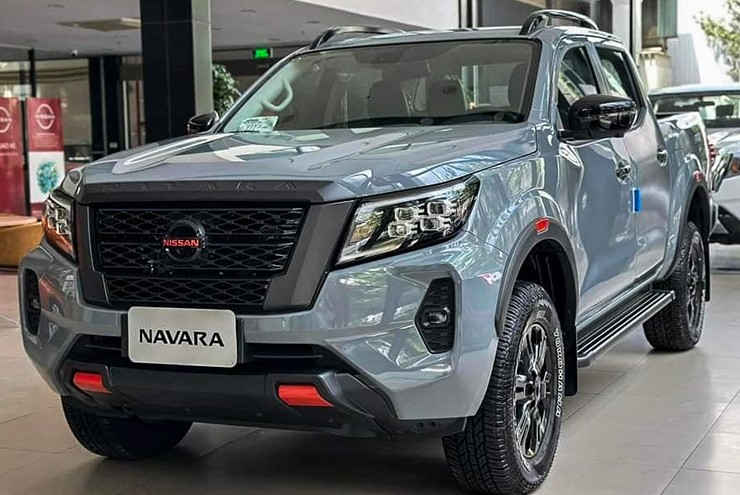 Nissan Navara VIN 2022 được đại lý giảm giá hơn 200 triệu đồng - 1