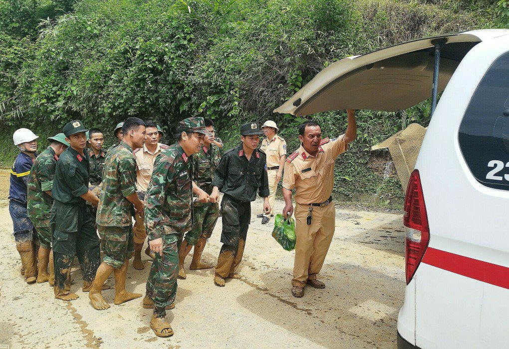 Sạt lở vùi lấp ôtô ở Hà Giang, 11 người chết - 3