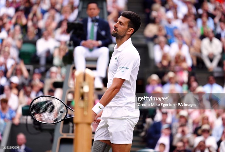 Djokovic bất lực ở chung kết Wimbledon: Khoảnh khắc khiến fan nhói lòng - 4