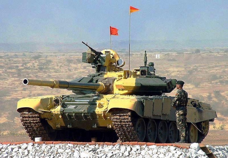 T-90S Bhishma trong một đợt tập trận.