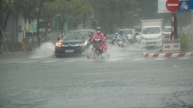 Mưa lớn tiếp tục ở hầu hết các khu vực trong cả nước hôm nay và những ngày tới.