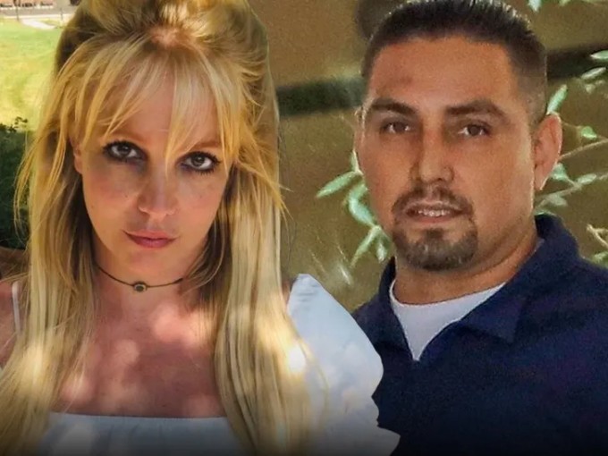 Britney từng đi chơi với quản gia cũ Paul Soliz sau khi ly hôn. Ảnh: Instagram/Backgrid