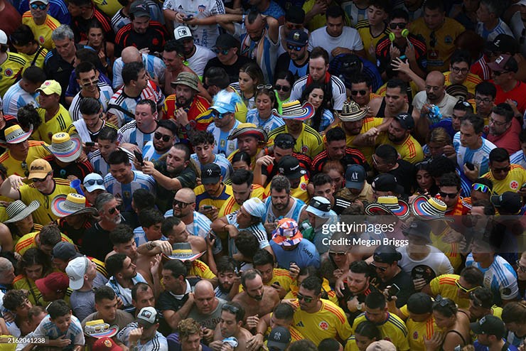 Nóng sự cố chung kết Copa America: Fan gây náo loạn, cảnh sát nỗ lực trấn áp - 2