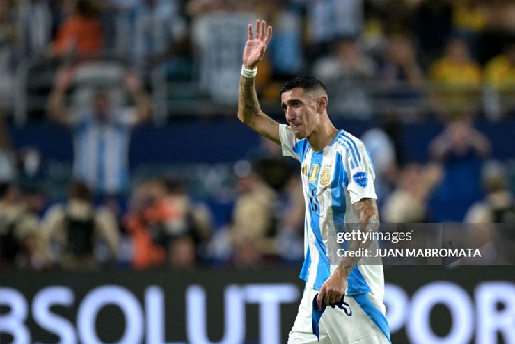 Di Maria, cầu thủ sẽ chia tay ĐT Argentina sau Copa America 2024 cũng òa khóc vào lúc rời sân ở phút 117. Việc có được chức vô địch trước ngày giã từ ĐTQG thực sự là khoảnh&nbsp;khắc khó quên với ngôi sao này.&nbsp;