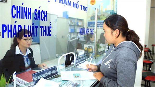 Người dân làm thủ tục tại cơ quan thuế. (Ảnh minh họa)