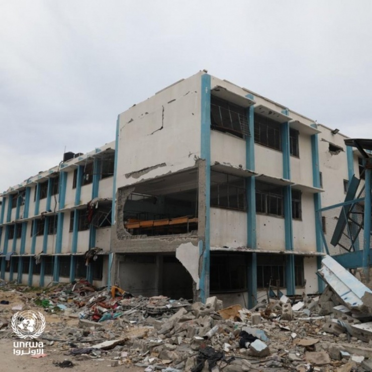 UNRWA công bố hình ảnh trường học bị Israel tấn công. Ảnh: Reuters