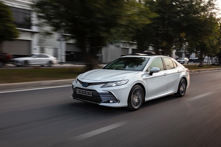 Giá xe Toyota Camry tháng 7/2024, sedan bán chạy nhất phân khúc - 13