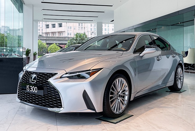 Lexus khai tử dòng xe sedan IS tại Việt Nam - 2