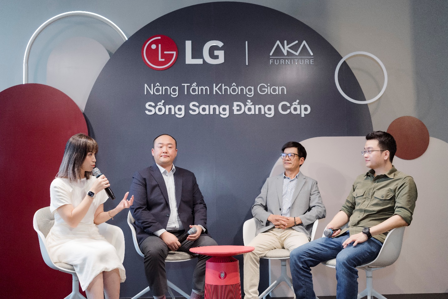 Representatives said that LG and AKA will offer customers special offers to choose the right device at a reasonable price.