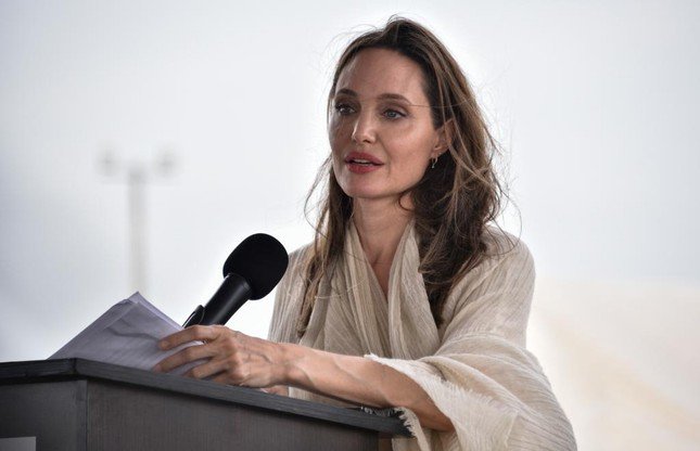 Angelina Jolie yêu cầu Brad Pitt rút đơn kiện và chấm dứt cuộc chiến. Ảnh: Getty Images.