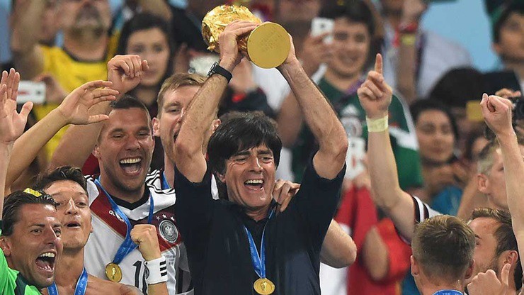 HLV Joachim Low từng dẫn dắt ĐT Đức đến vinh quang World Cup năm 2014