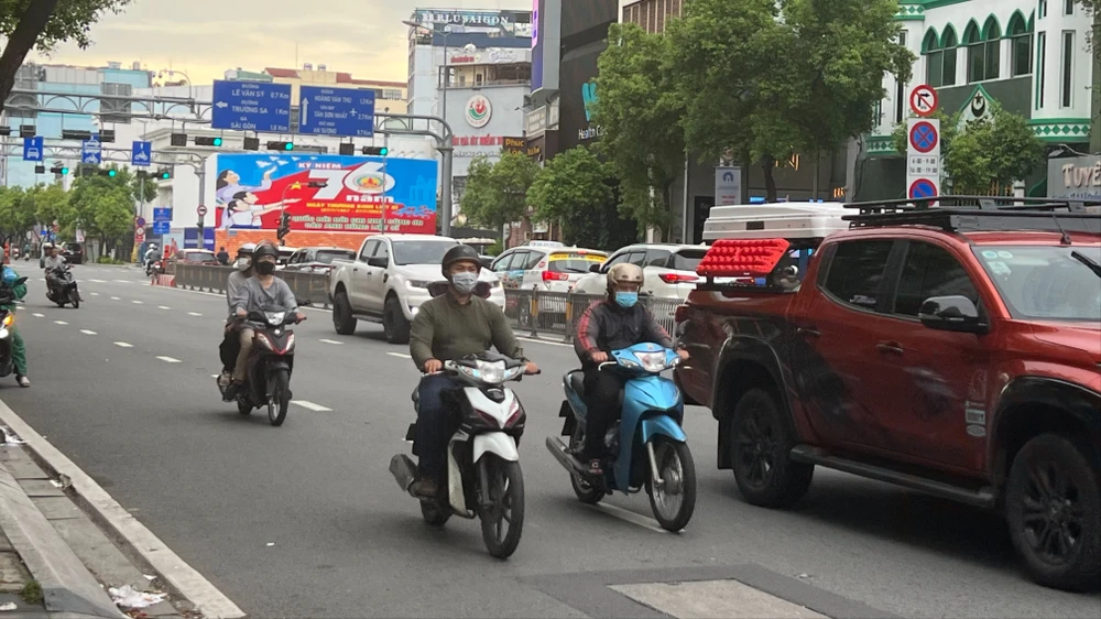 Người điều khiển phương tiện tham gia giao thông đường bộ phải bảo đảm tốc độ phù hợp. Ảnh: TN