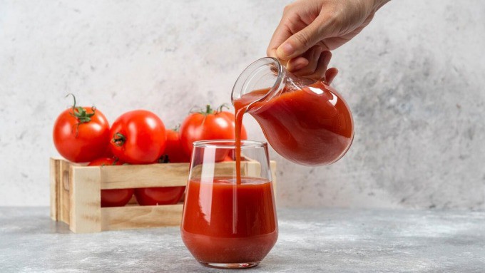 Cà chua là một trong những nguồn lycopene dồi dào, giúp chống lại tác hại của tia UV lên da.