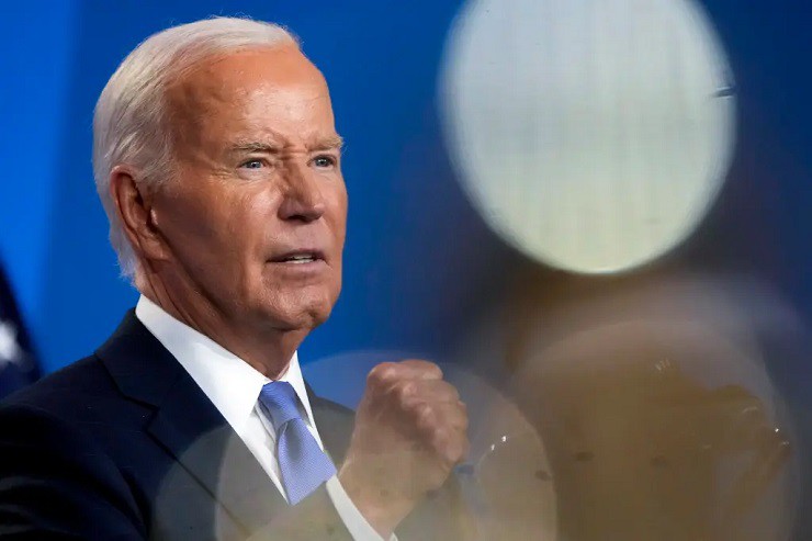 Ông Biden tuyên bố sẽ tiếp tục vận động tranh cử vào tuần tới bất chấp sức ép.