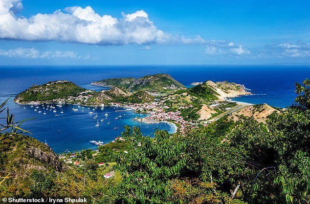 Khám phá ‘nhà nổi’ sang trọng trên biển Caribê