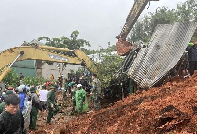 Hiện trường vụ sạt lở đất khiến 2 người thương vong ở Lâm Đồng vào chiều 20/7.