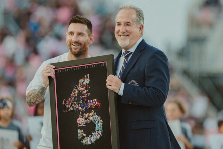 Messi được tôn vinh với kỷ lục 45 danh hiệu