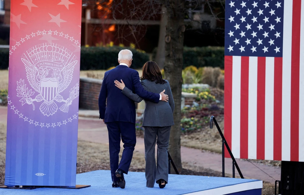 Tổng thống Mỹ Joe Biden và Phó Tổng thống Kamala Harris ở Atlanta, Georgia (Mỹ), ngày 11-1-2022. Ảnh: REUTERS