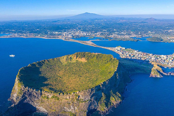 Đến đảo Jeju (Hàn Quốc), đừng quên khám phá 10 địa điểm tuyệt đẹp này - 3