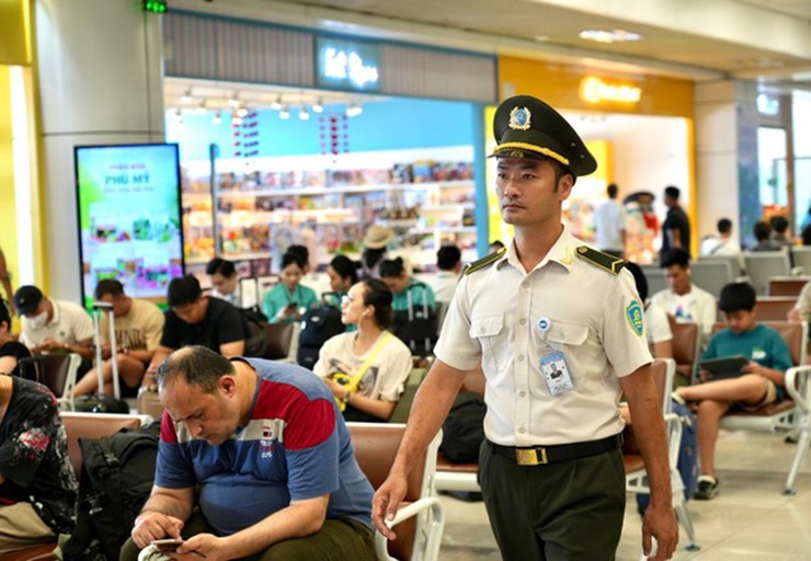 Ngành hàng không áp dụng biện pháp kiểm soát an ninh hàng không tăng cường cấp độ 1 trong thời gian tổ chức tang lễ Tổng Bí thư Nguyễn Phú Trọng. Ảnh: Phan Công