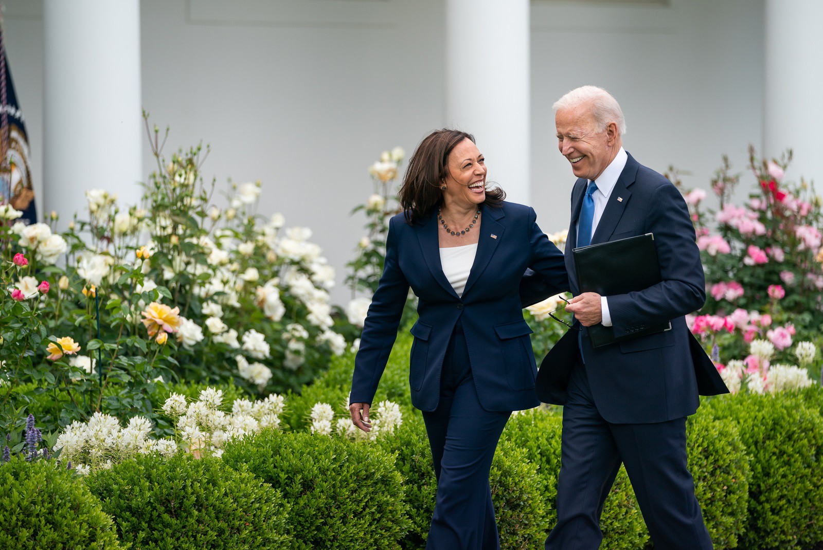 Tổng thống Mỹ Joe Biden tuyên bố rút khỏi cuộc bầu cử và bày tỏ ủng hộ Phó Tổng thống Kamala Harris trở thành ứng viên Đảng Dân chủ tham gia đường đua Nhà Trắng năm nay