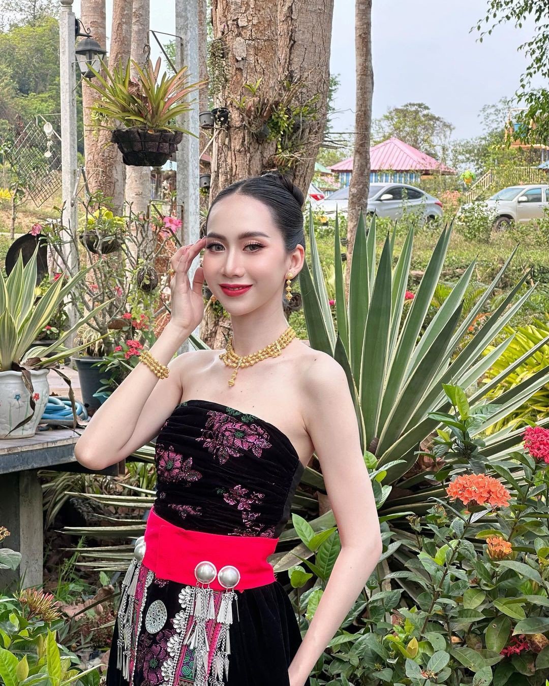 Năm 2023, cô từng tham dự Hoa hậuTrái Đất Lào và lọt vào top 4, giành danh hiệu Miss Earth Air Laos2023.