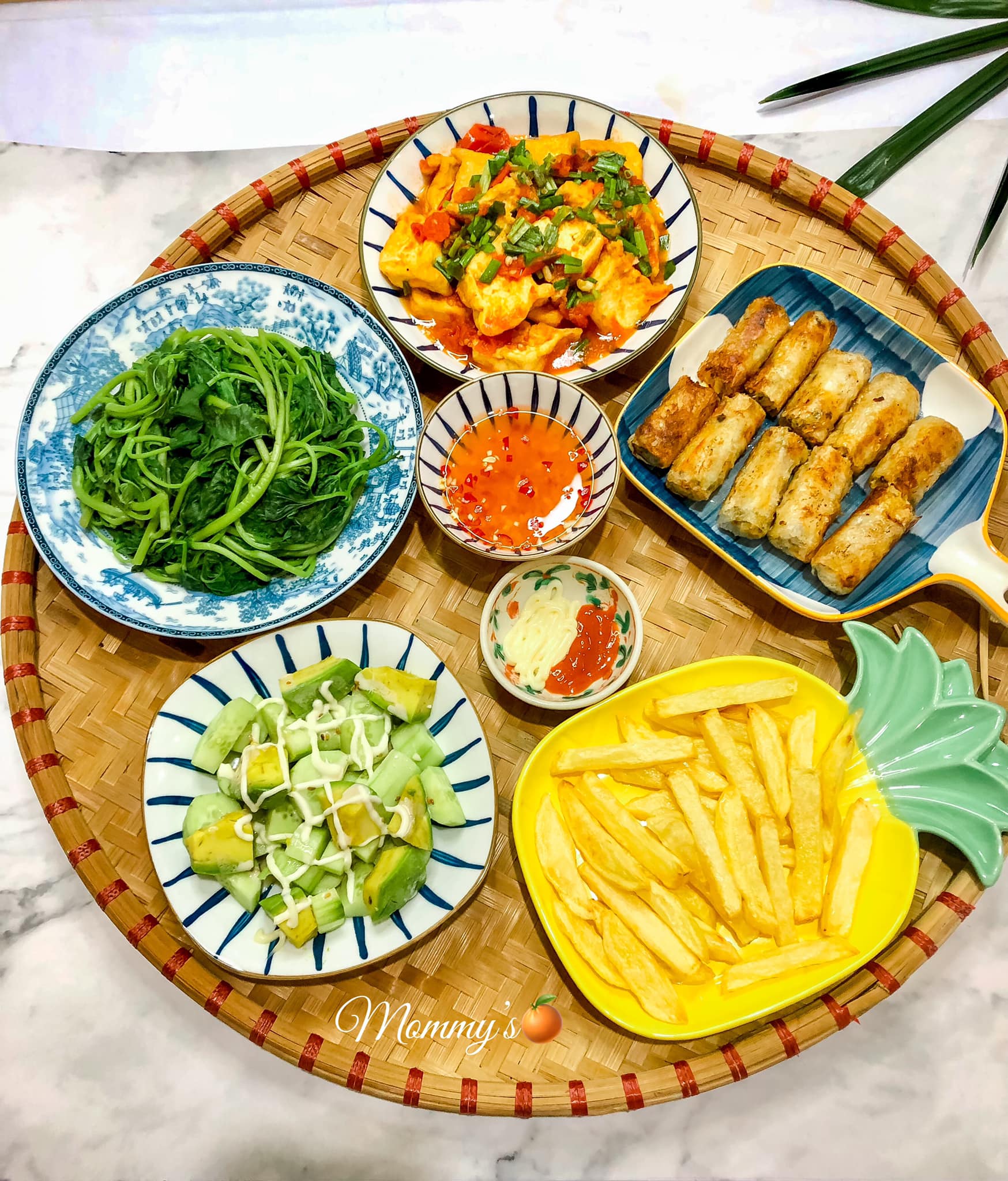 Rau lang luộc - Đậu phụ sốt cà chua - Salad - Nem rán - Khoai tây chiên