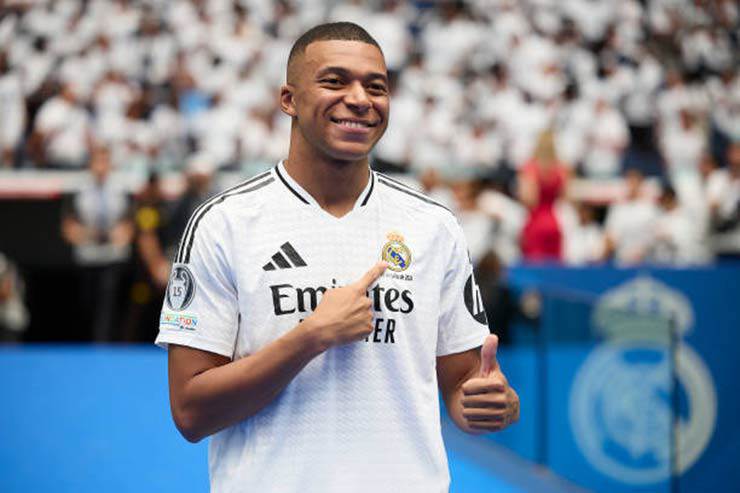 Mbappe gia nhập khiến giá trị đội hình của Real Madrid áp sát Man City