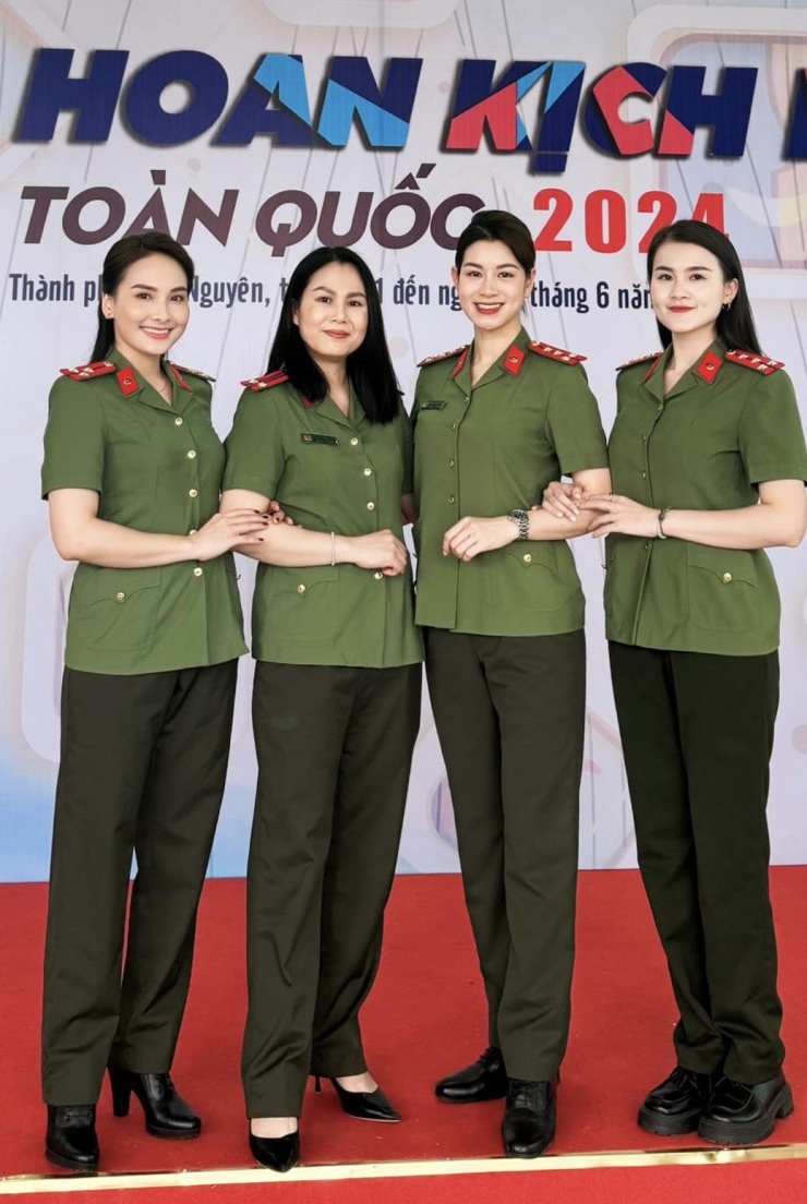 Huyền Trang và Bảo Thanh vừa tham gia Liên hoan Kịch nói toàn quốc 2024.