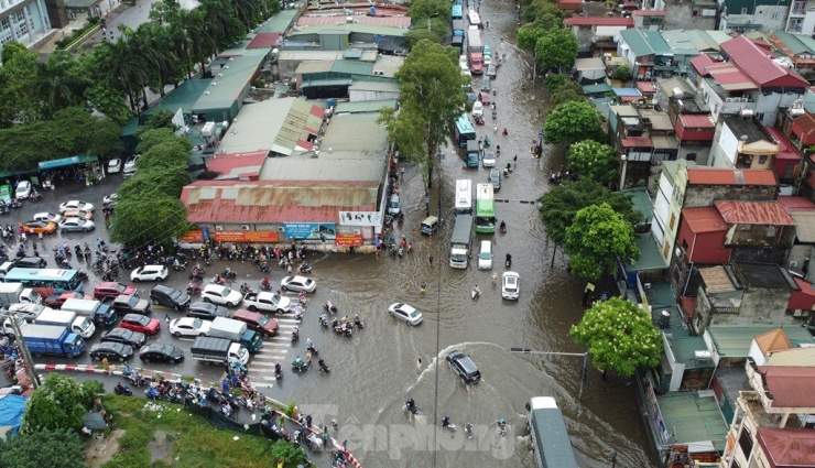 Ngã Ba Xa La - Phùng Hưng - Phan Trọng Tuệ ngập sáng nay.