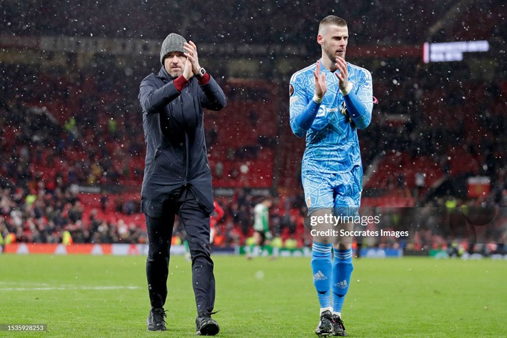 De Gea&nbsp;sẵn sàng trở lại MU trước khi HLV Ten Hag được giữ lại