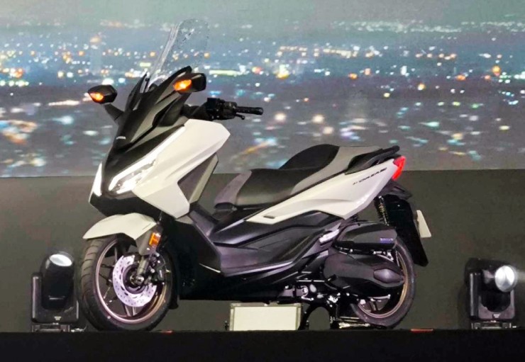 Ra mắt xe ga mới Honda Forza 350, giá nhỉnh 128 triệu đồng - 1