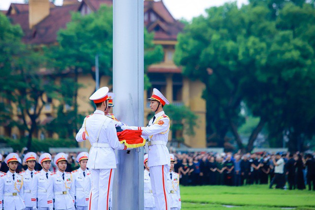 VIDEO: Xúc động Lễ treo cờ rủ Quốc tang Tổng Bí thư Nguyễn Phú Trọng - 8