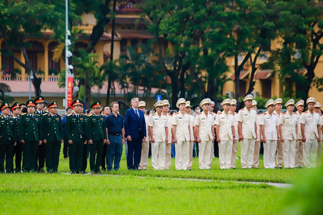 VIDEO: Xúc động Lễ treo cờ rủ Quốc tang Tổng Bí thư Nguyễn Phú Trọng - 16