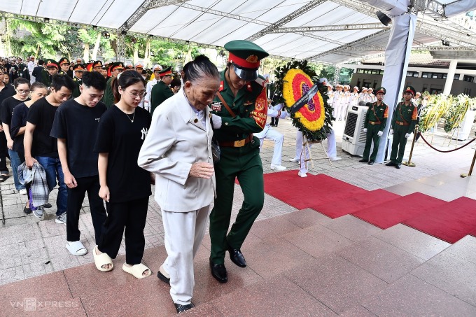 Ông Dương Trung Quốc: &#39;Lòng dân là thước đo chuẩn mực nhất&#39; - 4