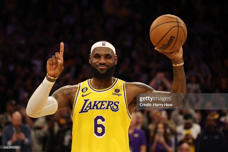 LeBron James là ngôi sao có tài sản ở tầm tỷ phú thi đấu Olympic Paris