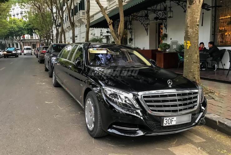 S600 Pullman của ông Trịnh Văn Quyết trong một lần đi dạo phố. 