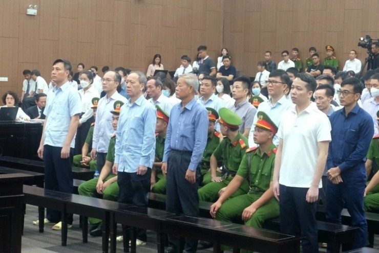 Gia đình hai bên có 7 người dính vòng lao lý trong vụ Trịnh Văn Quyết