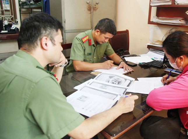 Công an tỉnh Thái Nguyên tiến hành lập biên bản, xử phạt người đăng tải thông tin sai sự thật.