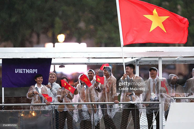 Lễ khai mạc Olympic 2024: Công phu hoành tráng, rực rỡ sắc màu - 21