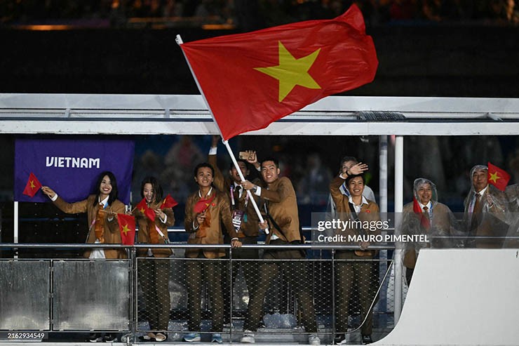 Lễ khai mạc Olympic 2024: Công phu hoành tráng, rực rỡ sắc màu - 22