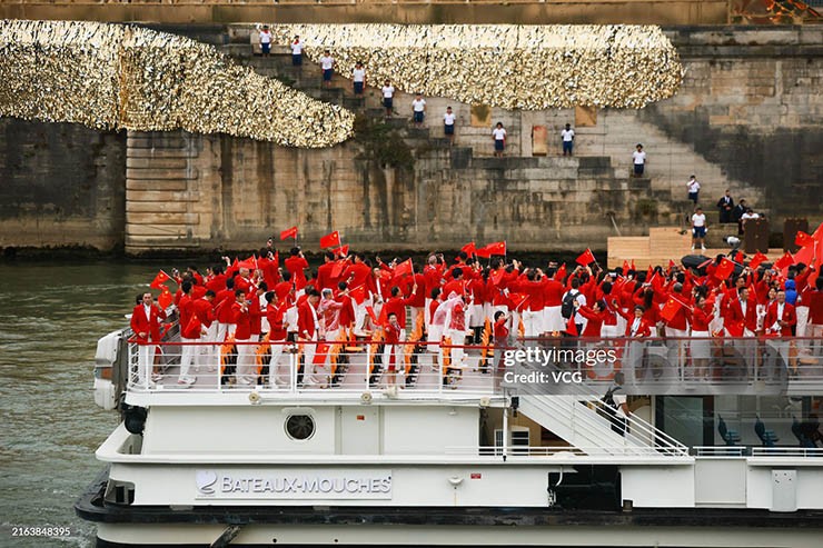 Lễ khai mạc Olympic 2024: Công phu hoành tráng, rực rỡ sắc màu - 27