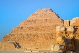 4.600 năm trước, người Ai Cập dùng thang máy xây kim tự tháp!