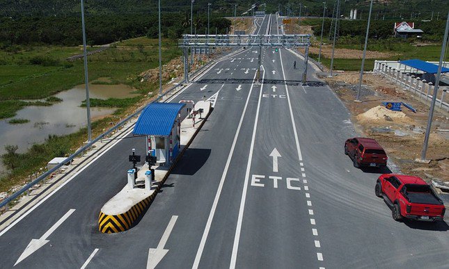 Tuyến cao tốc Cam Lâm - Vĩnh Hảo, và Nha Trang - Cam Lâm được tổ chức thu phí theo mô hình đầu vào thu phí điện tử không dừng.