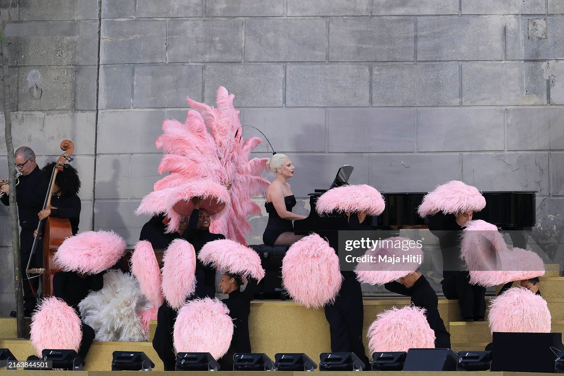 Sân khấu mở màn Olympic Paris 2024 của Lady Gaga trở thành tâm điểm bàn tán - 5