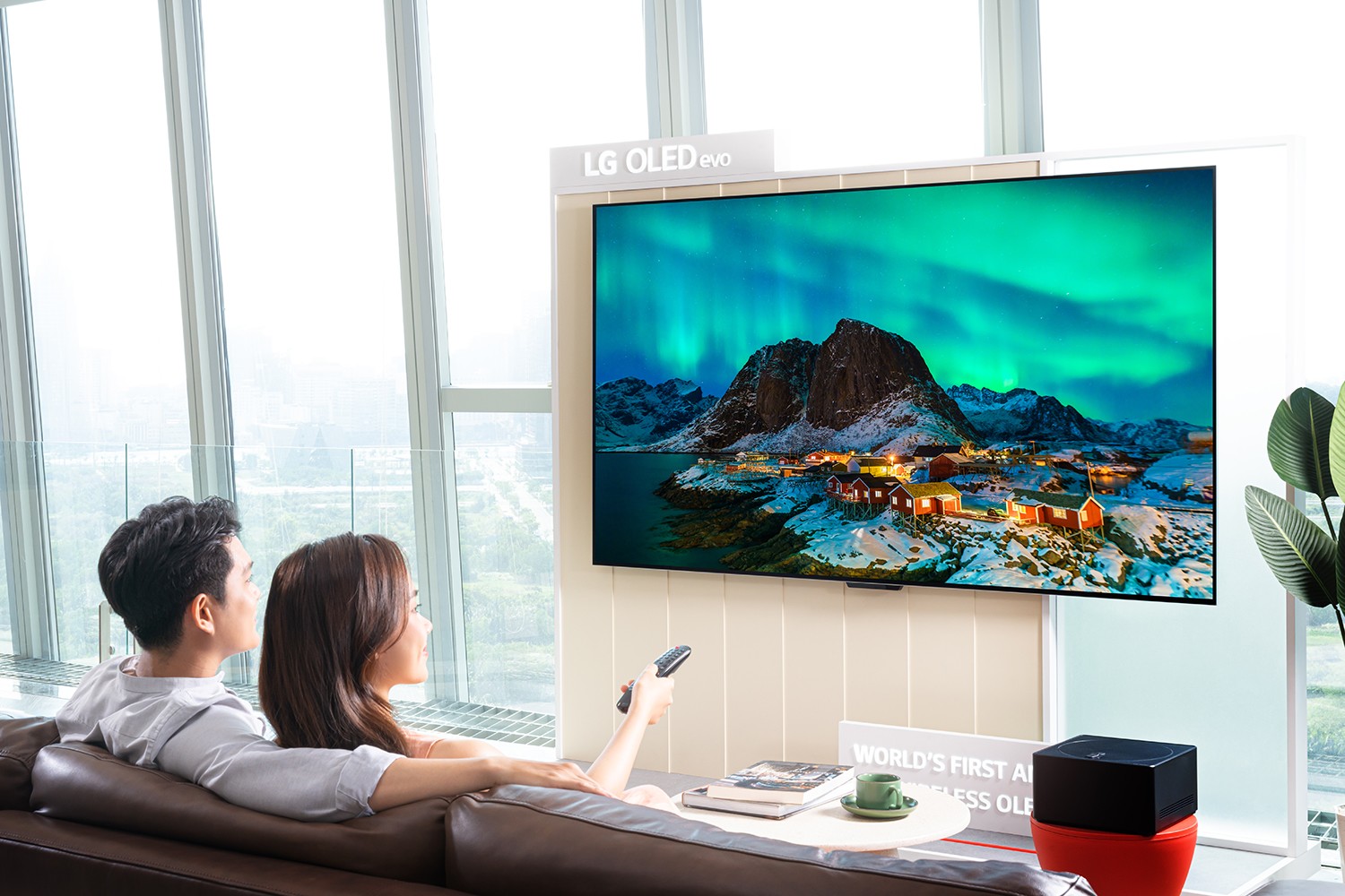 LG tiên phong mang đến người dùng trải nghiệm tự do trên hành trình giải trí với LG OLED evo M4 - TV OLED 4K 144Hz đầu tiên trên thế giới.