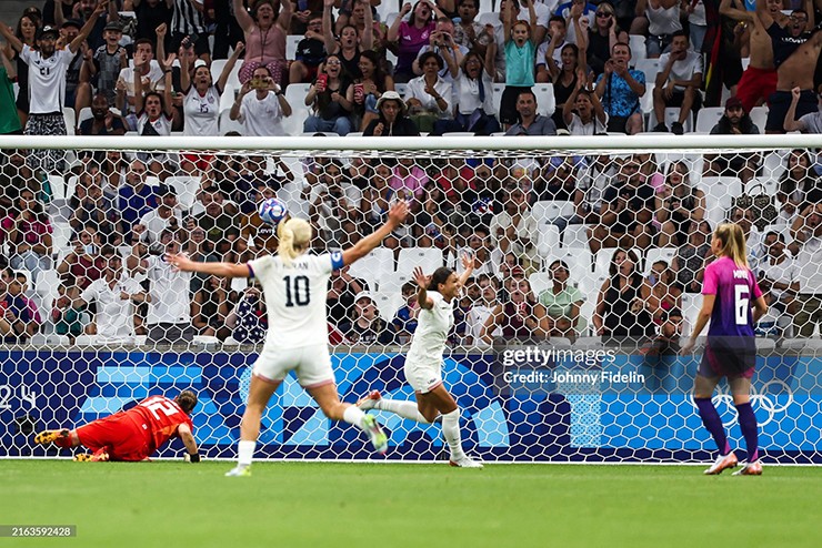 Chấn động bóng đá Olympic: Nhật Bản thắng Brazil và trận cầu nghẹt thở 11 bàn - 2